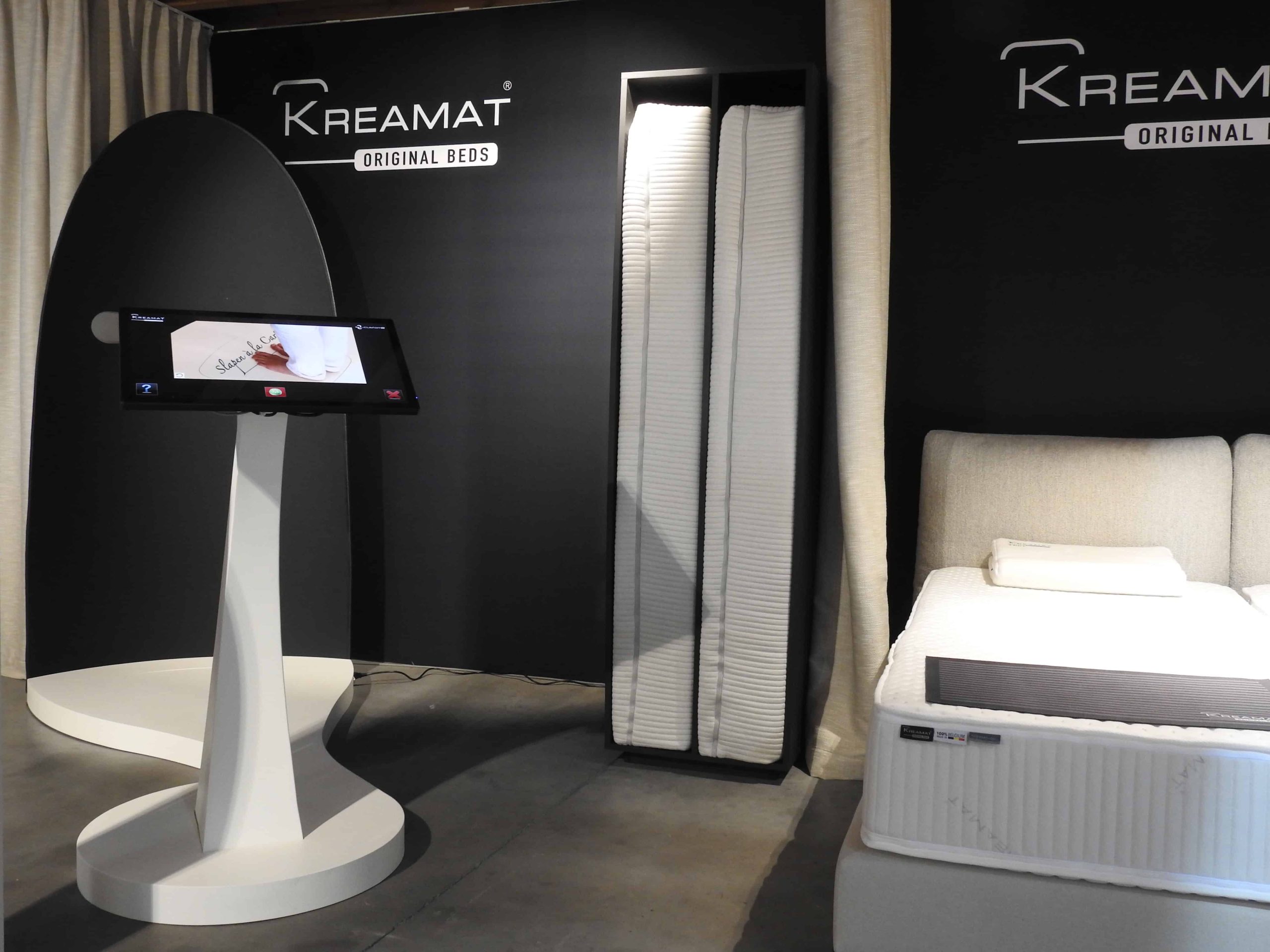 Meettoestel van Kreamat in de showroom van Gheeraert Slaapcomfort in Waregem voor het samenstellen van gepersonaliseerde matrassen.